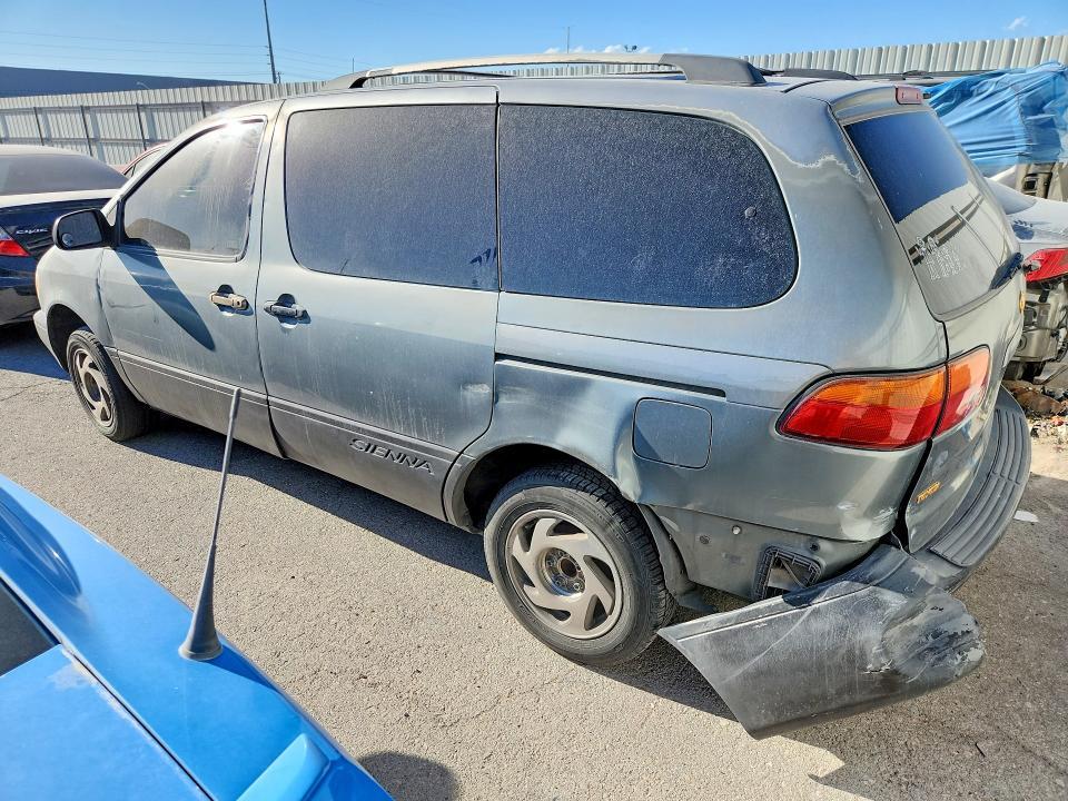 2000 Toyota Sienna le