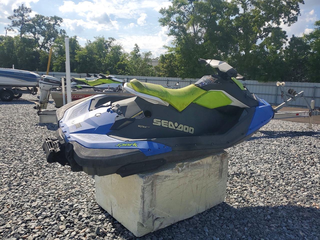 2021 Seadoo 2021 SEA-DOO Spark Trixx 2UP-Personal Watercraft