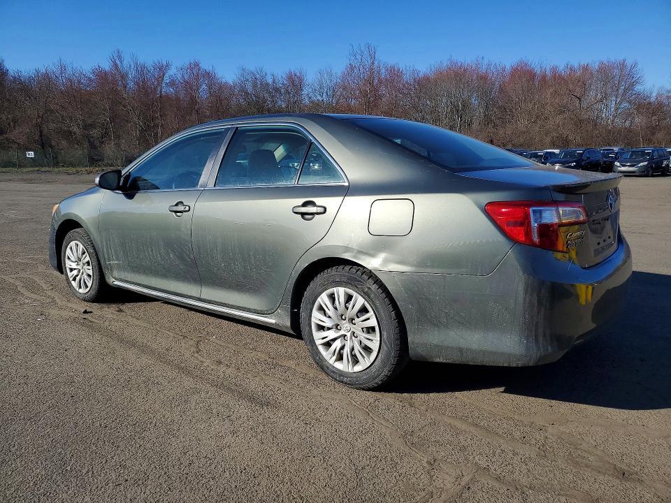 2014 Toyota Camry le