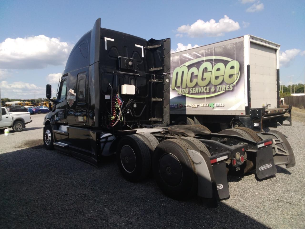 2021 Freightliner Cascadia 126