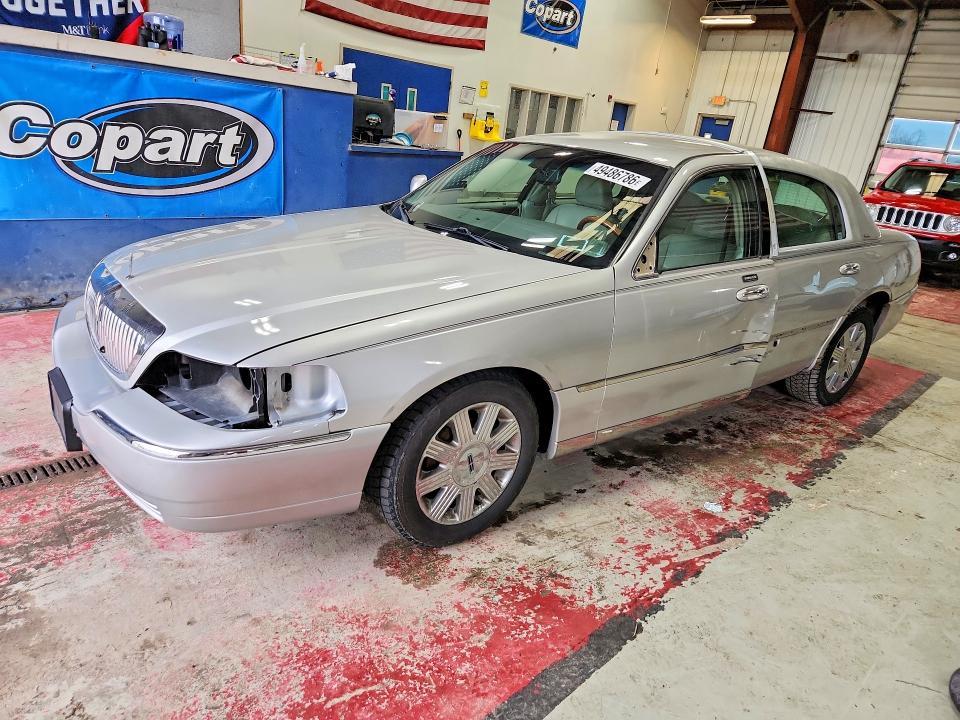 2004 Lincoln Town car Ultimate