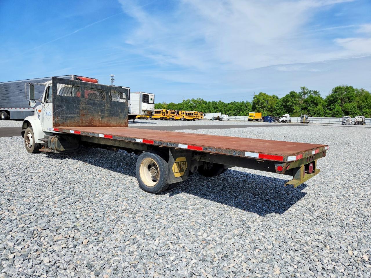 2000 International 4700 Flatbed Truck