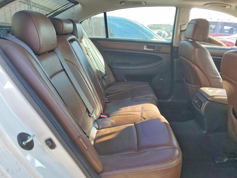 2013 Hyundai Genesis 3