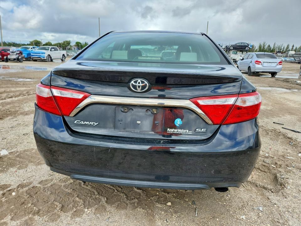 2016 Toyota Camry se