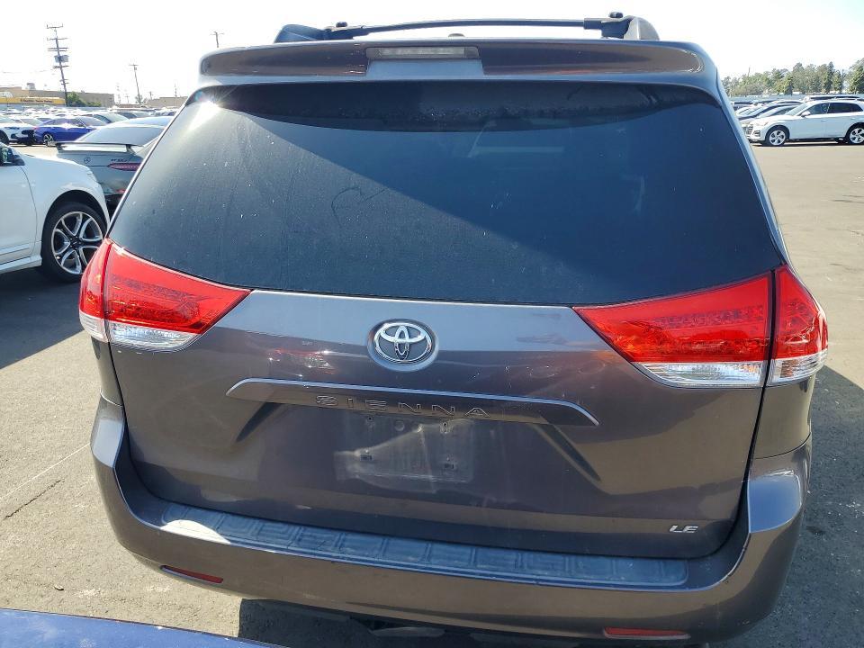 2011 Toyota Sienna le