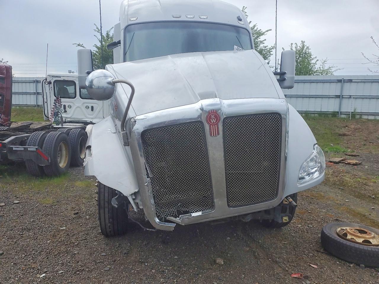 2014 Kenworth T680 Semi Truck