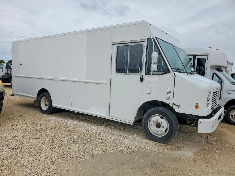 2013 Freightliner MT45 Chassis Delivery Truck