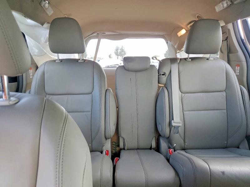 2016 Toyota Sienna xle 8-passenger