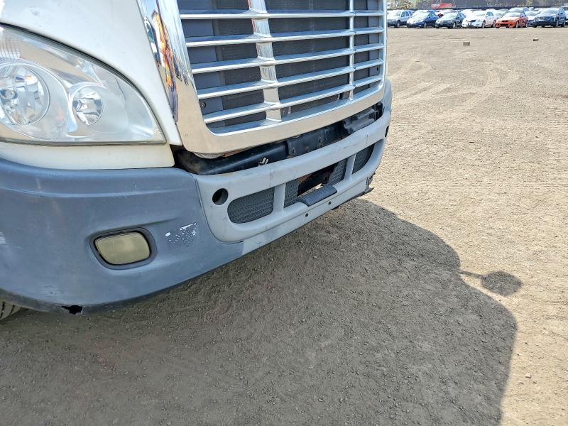 2013 Freigliner 2013 Freightliner Cascadia 125 Semi Truck