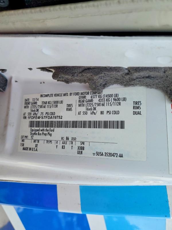 2015 Ford Econoline E450 Super Duty Cutaway Van