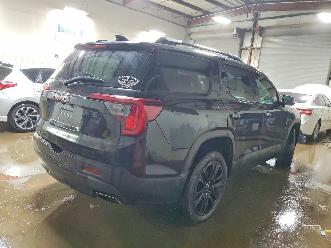 2022 GMC Acadia SLT