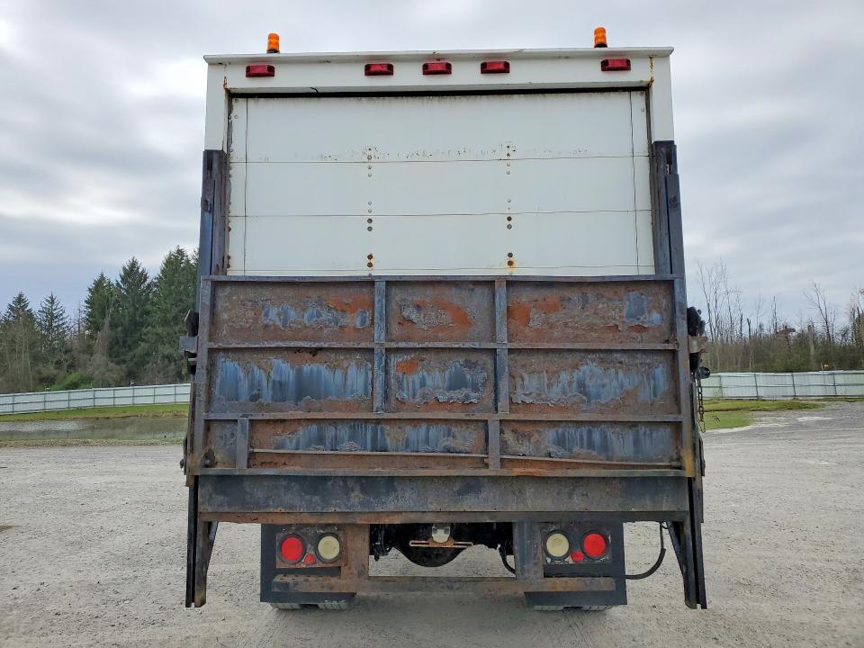 2004 Freigliner 2004 Freightliner Business Class M2 BOX Truck