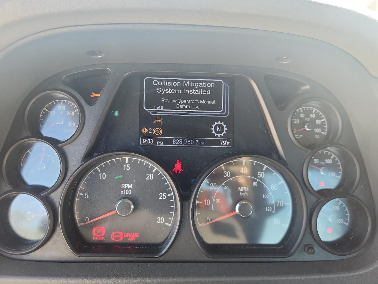 2018 Peterbilt 579 Semi Truck