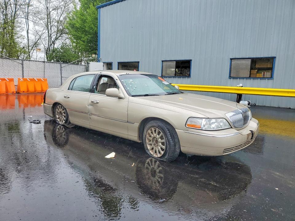 2006 Lincoln Town car Signature