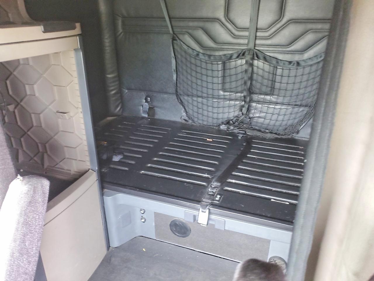 2014 Freigliner 2000 Freightliner Semi Truck