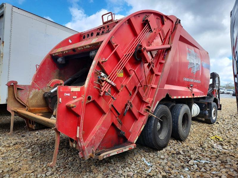 2006 Peterbilt 320 Refuse Truck