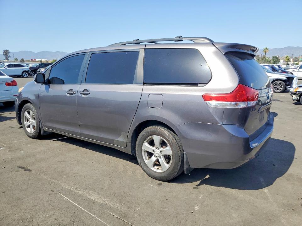 2011 Toyota Sienna le