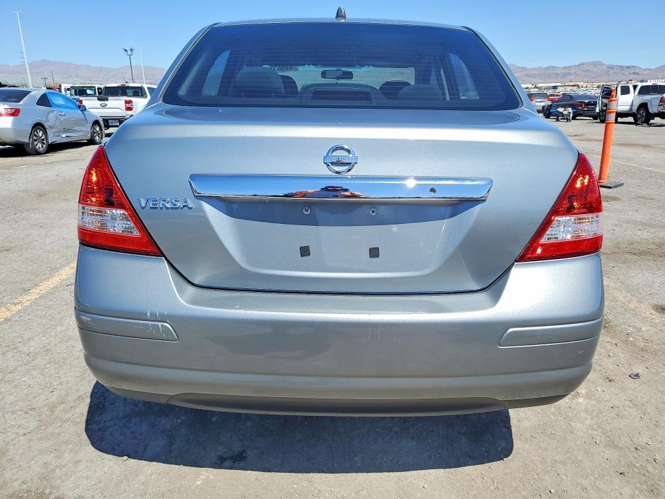 2010 Nissan Versa 1.8 s