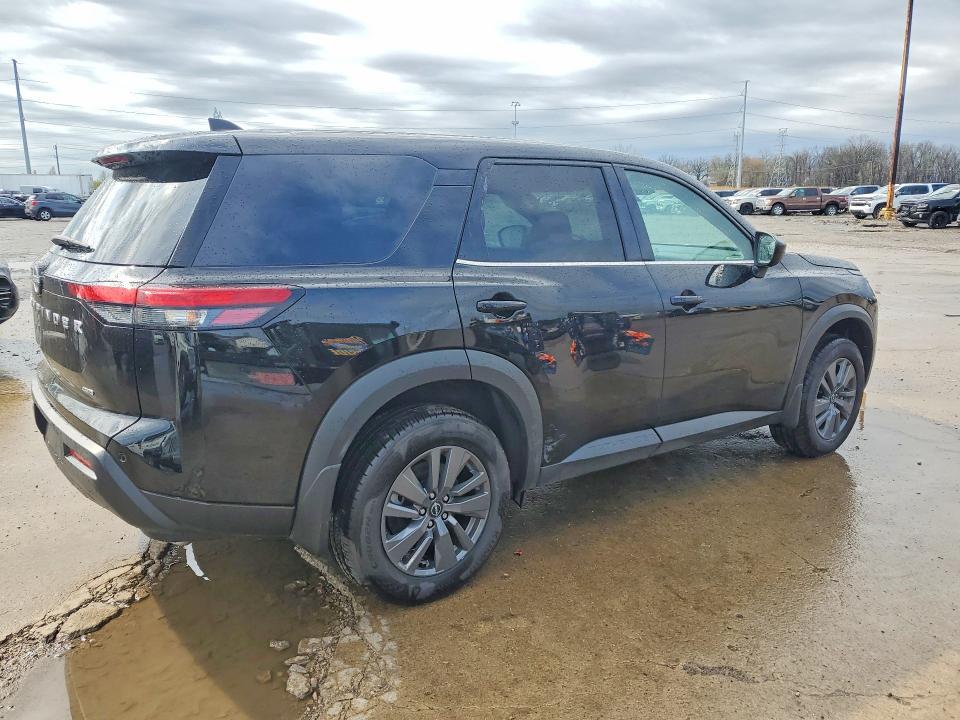 2025 Nissan Pathfinder s