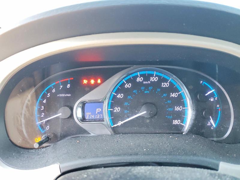 2011 Toyota Sienna-v6