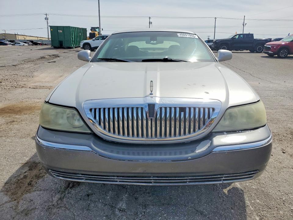 2003 Lincoln Town car Signature