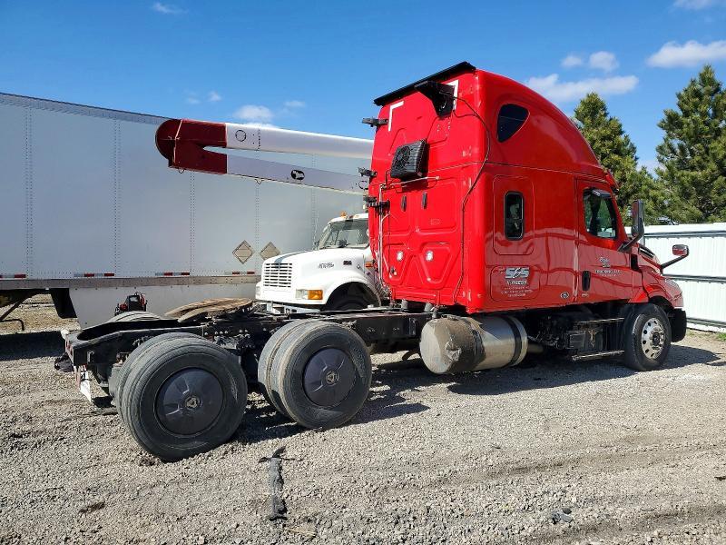 2022 Freigliner Cascadia 126