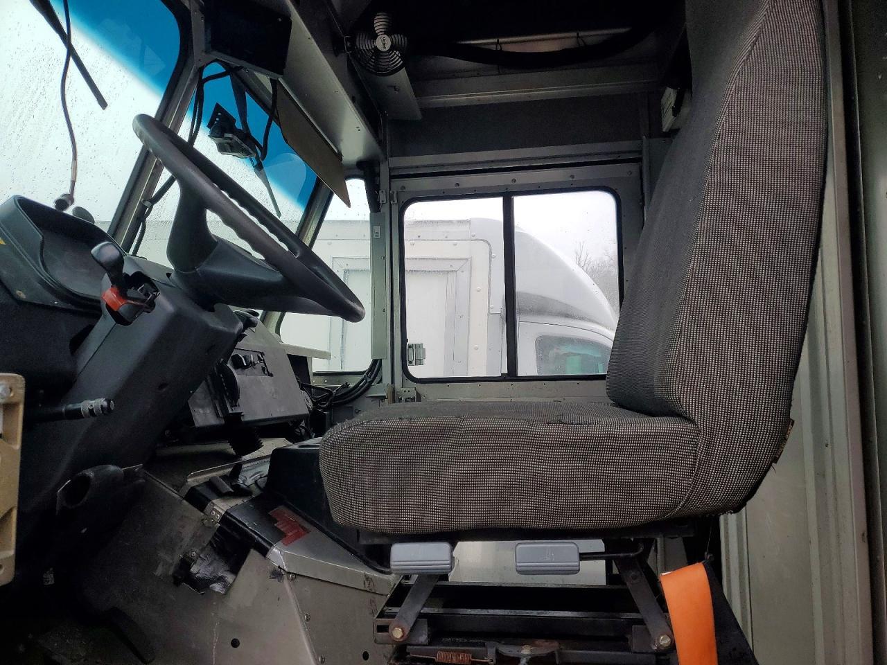 2021 Freightliner MT45G Chassis Delivery Truck