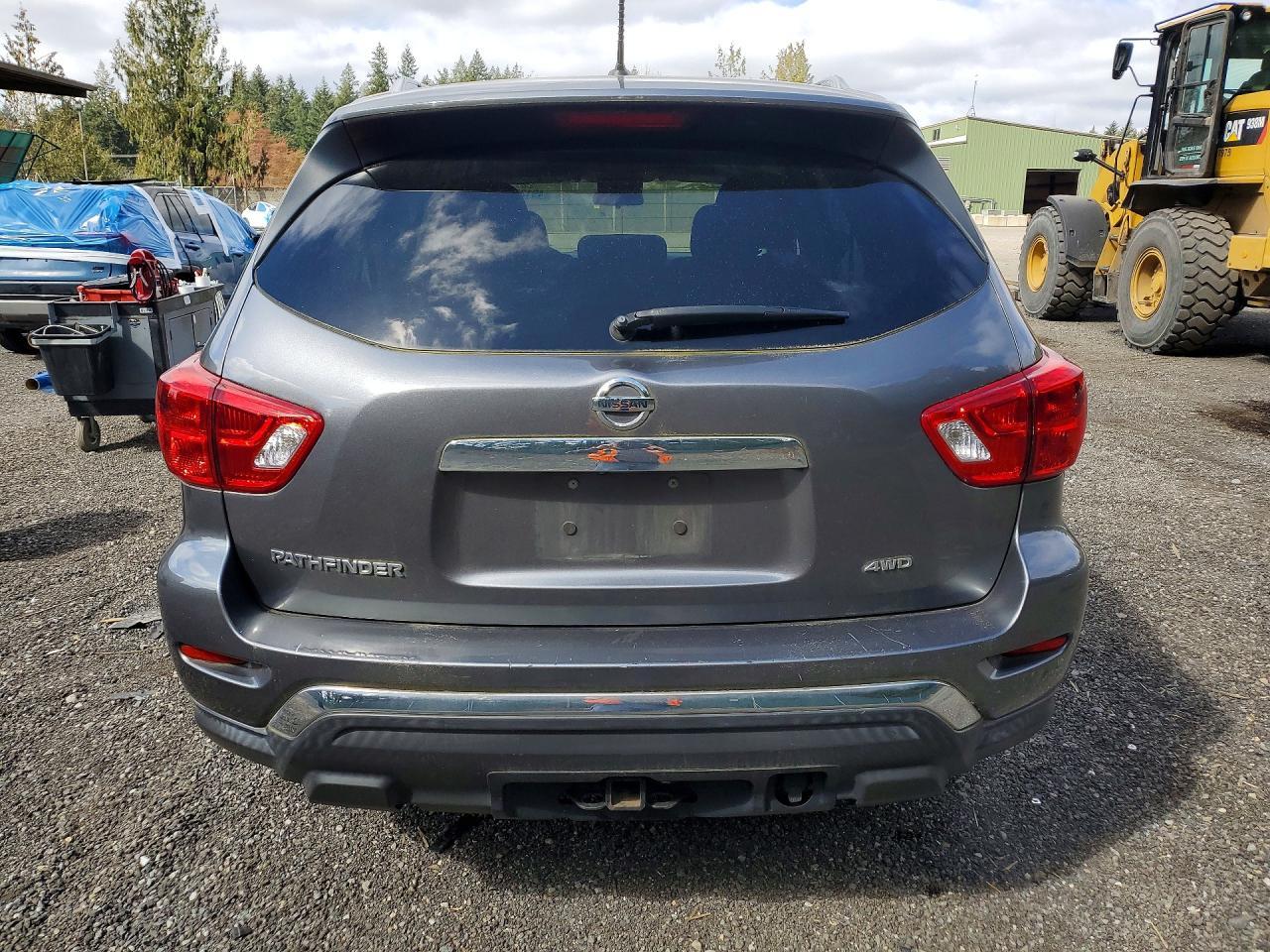 2017 Nissan Pathfinder s