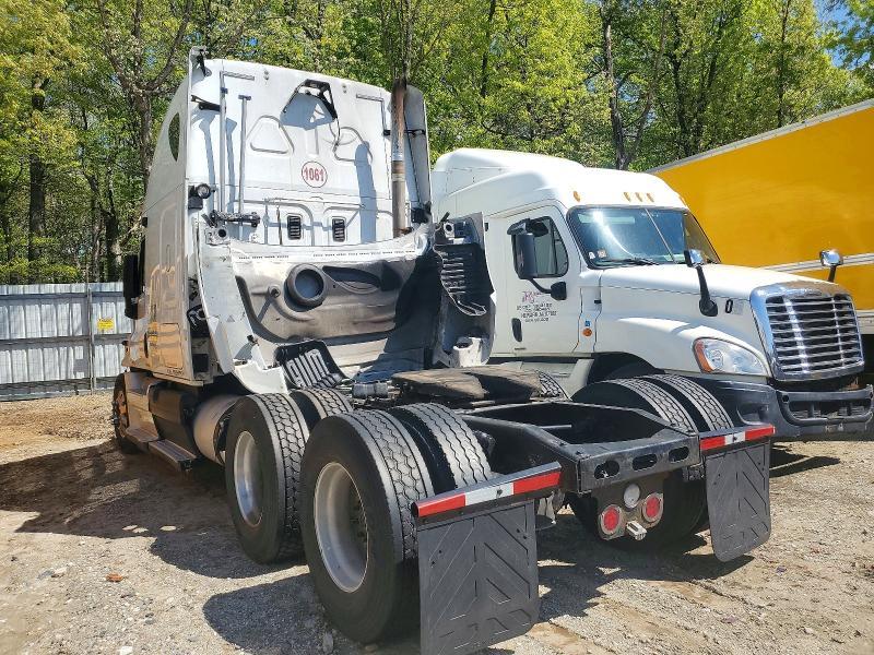 2012 Freightliner Cascadia 1-Semi Truck