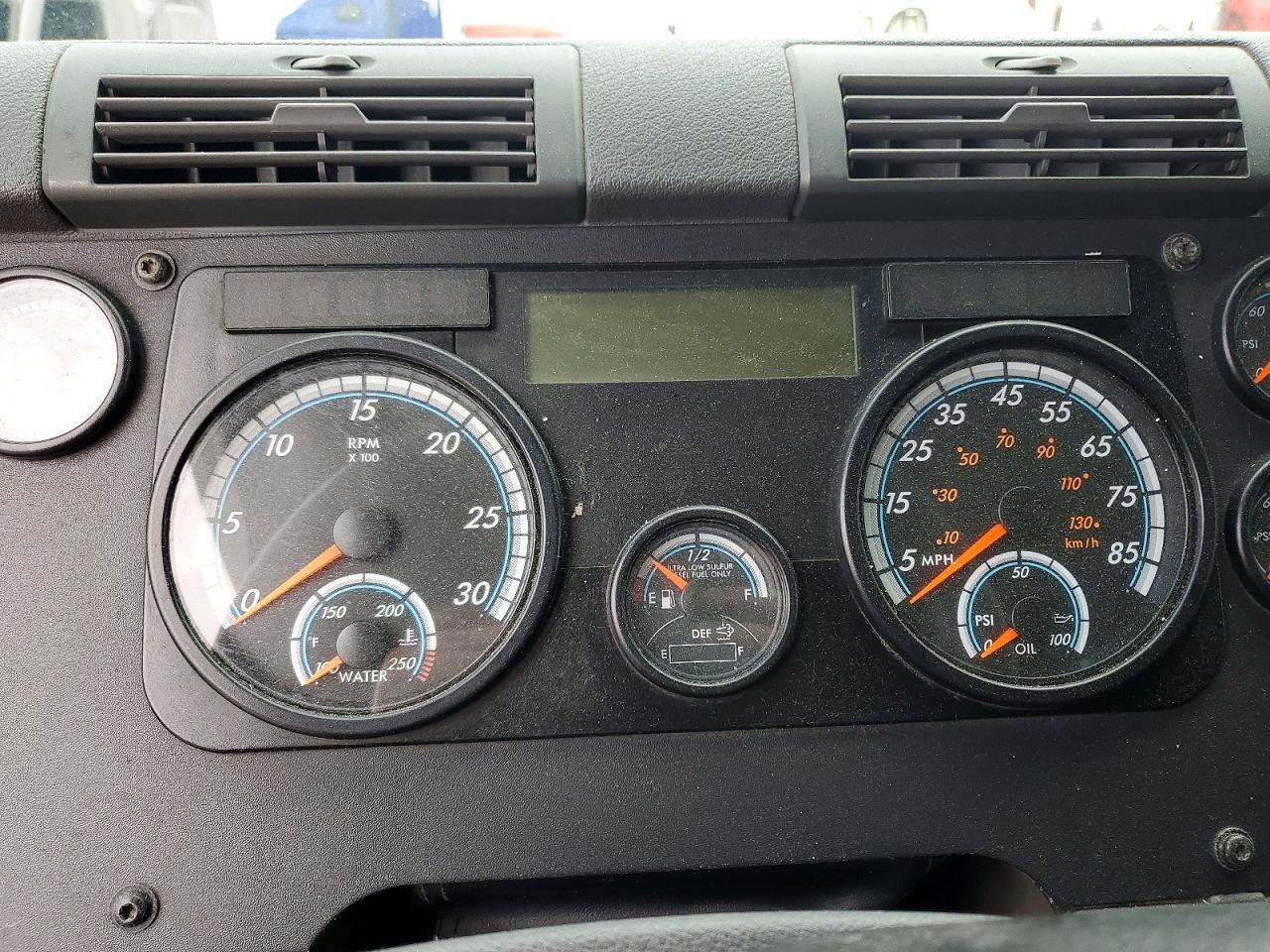 2016 Freightliner Cascadia 125 Semi Truck