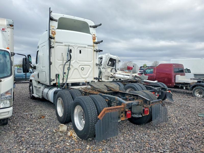 2018 Freightliner Cascadia 125 Semi Truck