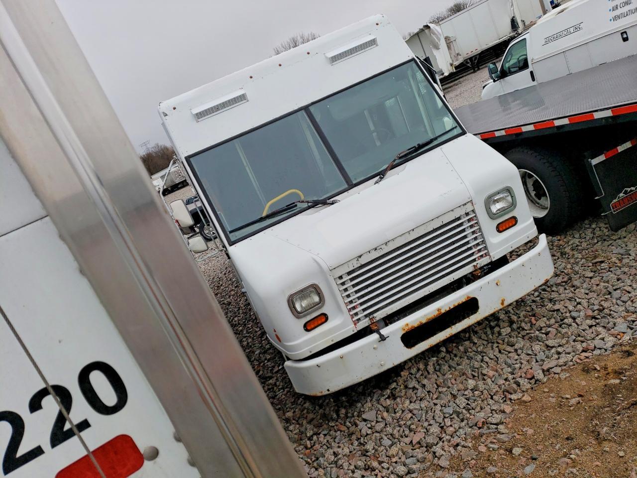 2015 Freigliner 2015 Freightliner MT45G Chassis Delivery Truck