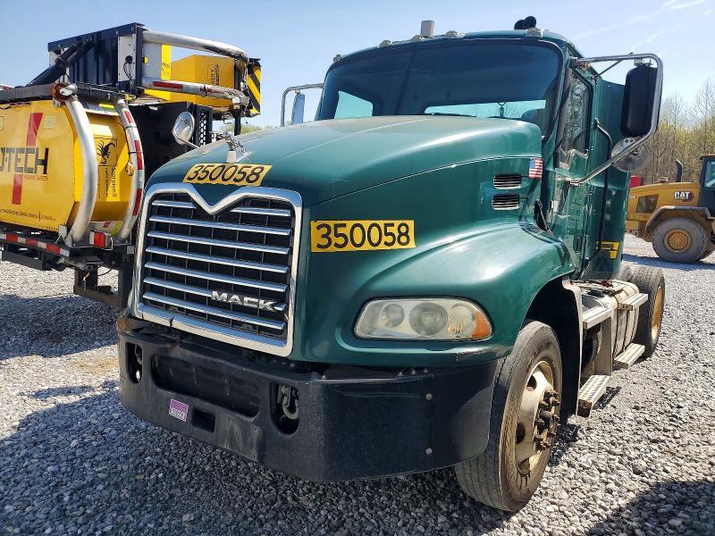 2016 Mack Cxu613 Semi Truck