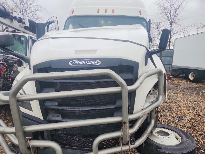 2021 Freightliner Cascadia 126 Semi Truck