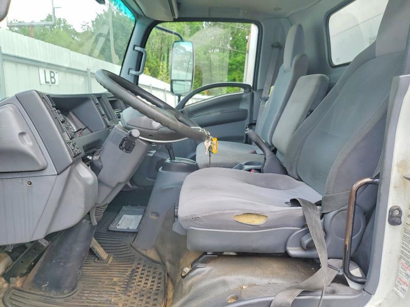 2017 Isuzu NRR BOX Truck