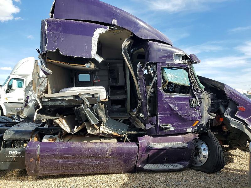 2015 Peterbilt 579 Semi Truck