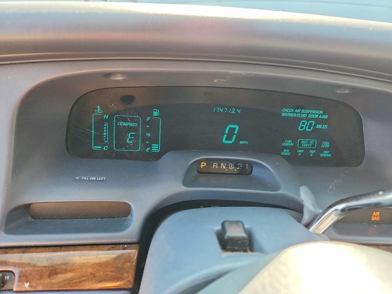 1997 Lincoln Town car Signature