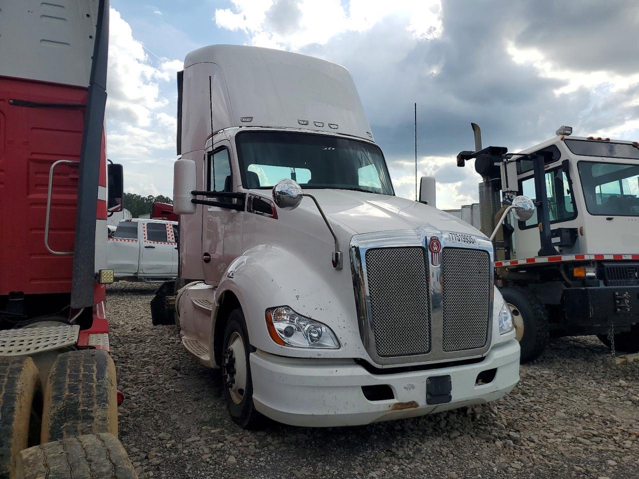 2014 Kenworth T680-Semi Truck