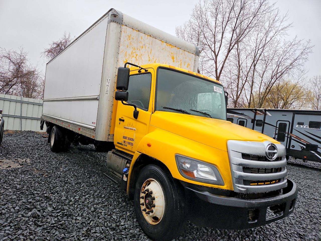 2015 Hino 258/268 BOX Truck
