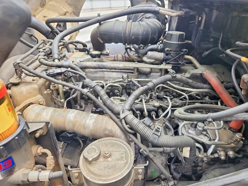 2013 Hino 258/268 BOX Truck