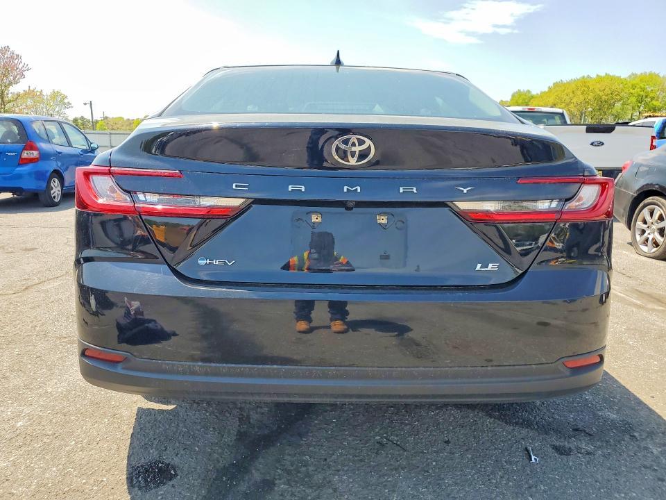 2025 Toyota Camry le