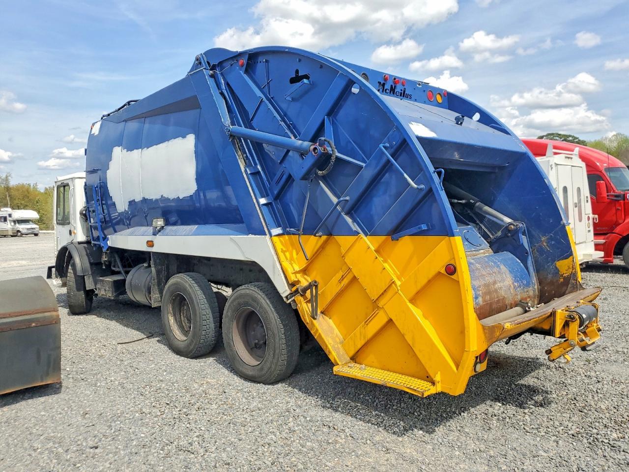 2007 Mack MR600 Refuse Truck