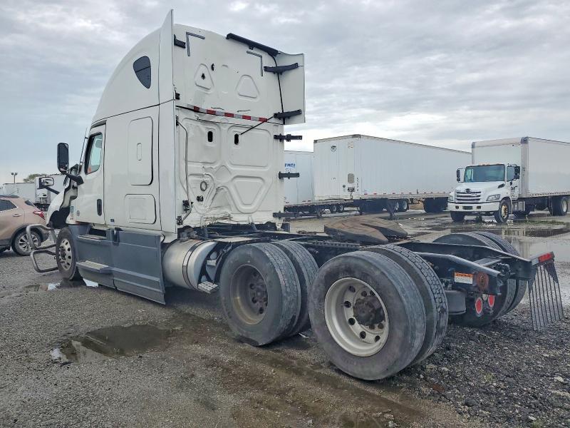 2020 Freigliner 2020 Freightliner Cascadia 126 Semi Truck