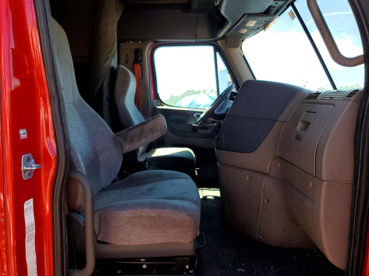 2015 Freightliner Cascadia Semi Truck