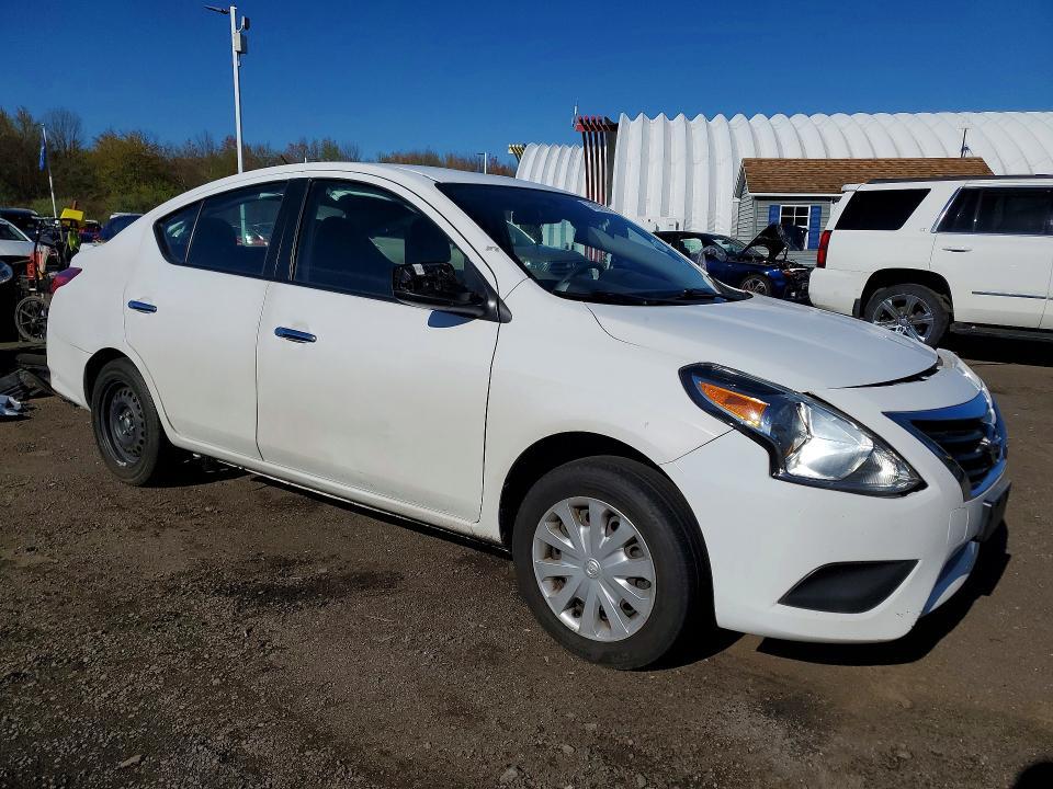 2018 Nissan Versa sv