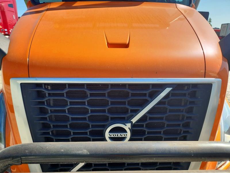 2021 Volv O VNR Semi Truck