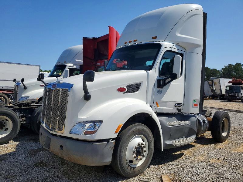 2017 Peterbilt 579 Semi Truck