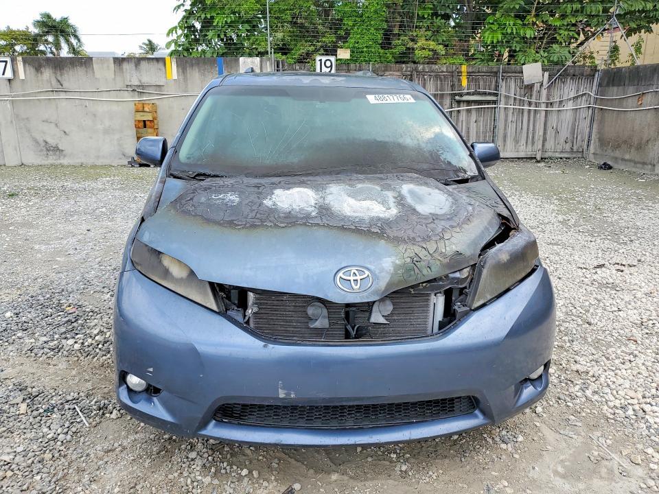 2015 Toyota Sienna xle 8-passenger