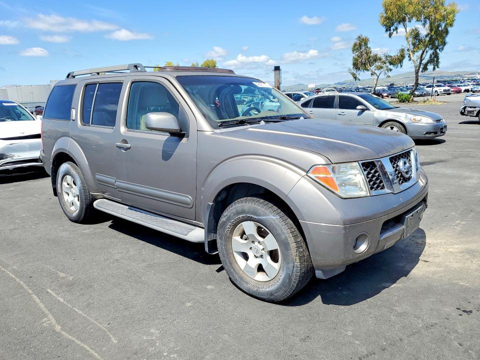 2005 Nissan Pathfinder xe