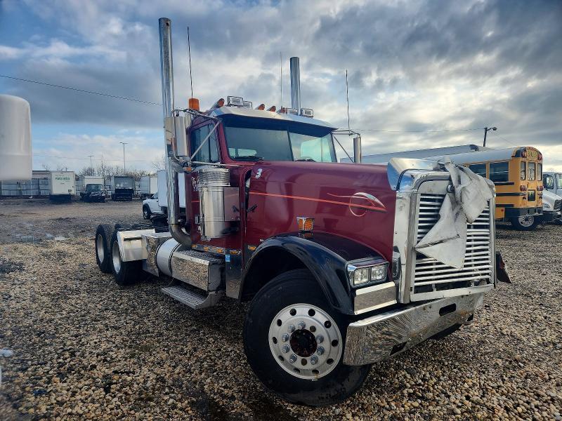 1999 Freightliner FLD120 Semi Truck